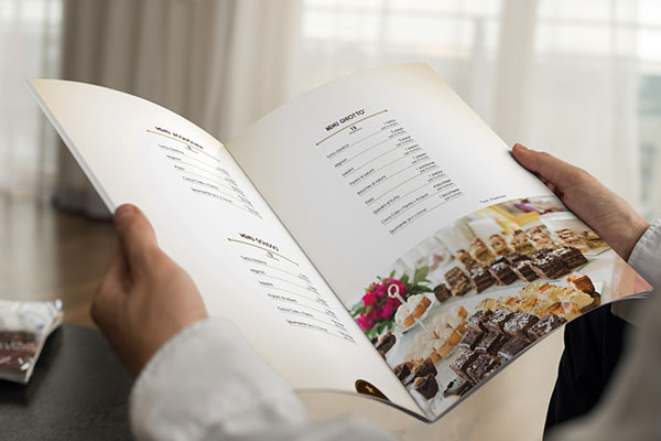 Brochure cartacea realizzata per la pasticceria Falconieri